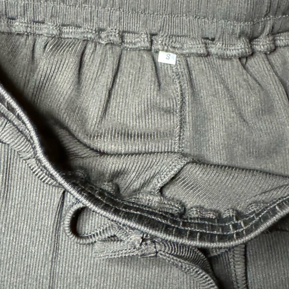 Black Ribbed Two-Piece Set – Size Small - Picture 5 of 5